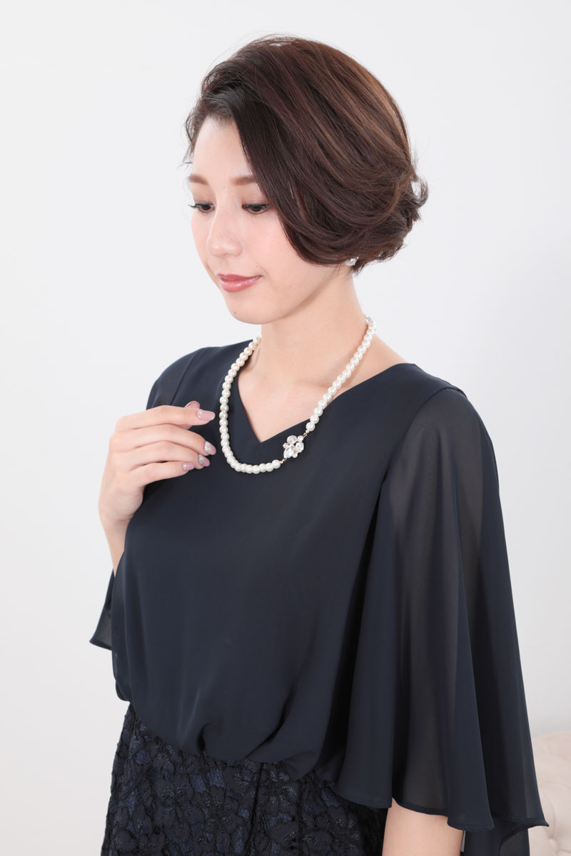 ネイビーのシフォン×レースの2ピース風ドレス