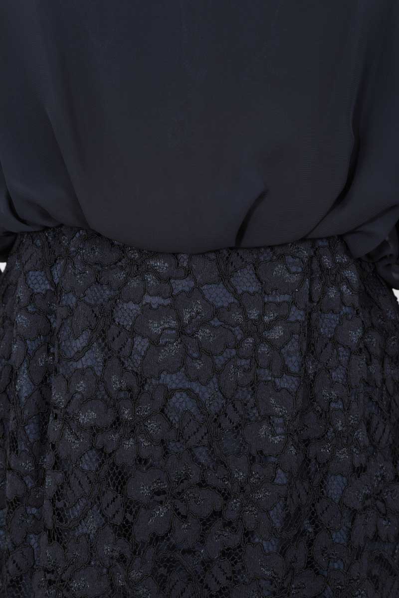 ネイビーのシフォン×レースの2ピース風ドレス