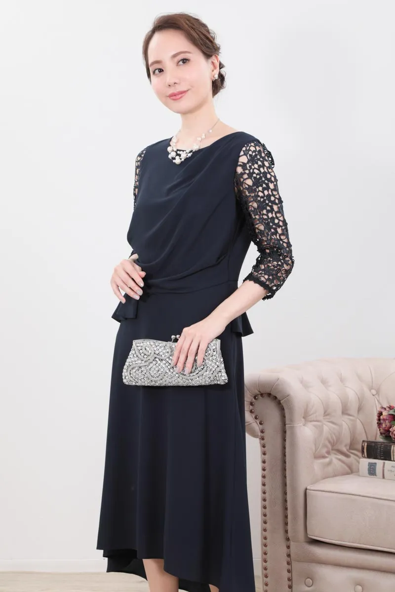 ネイビーのクロシェレース袖ドレープドレス