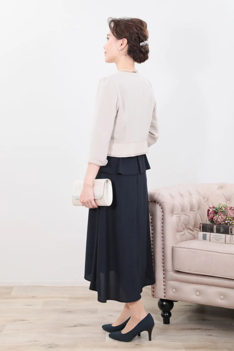 ネイビーのクロシェレース袖ドレープドレス