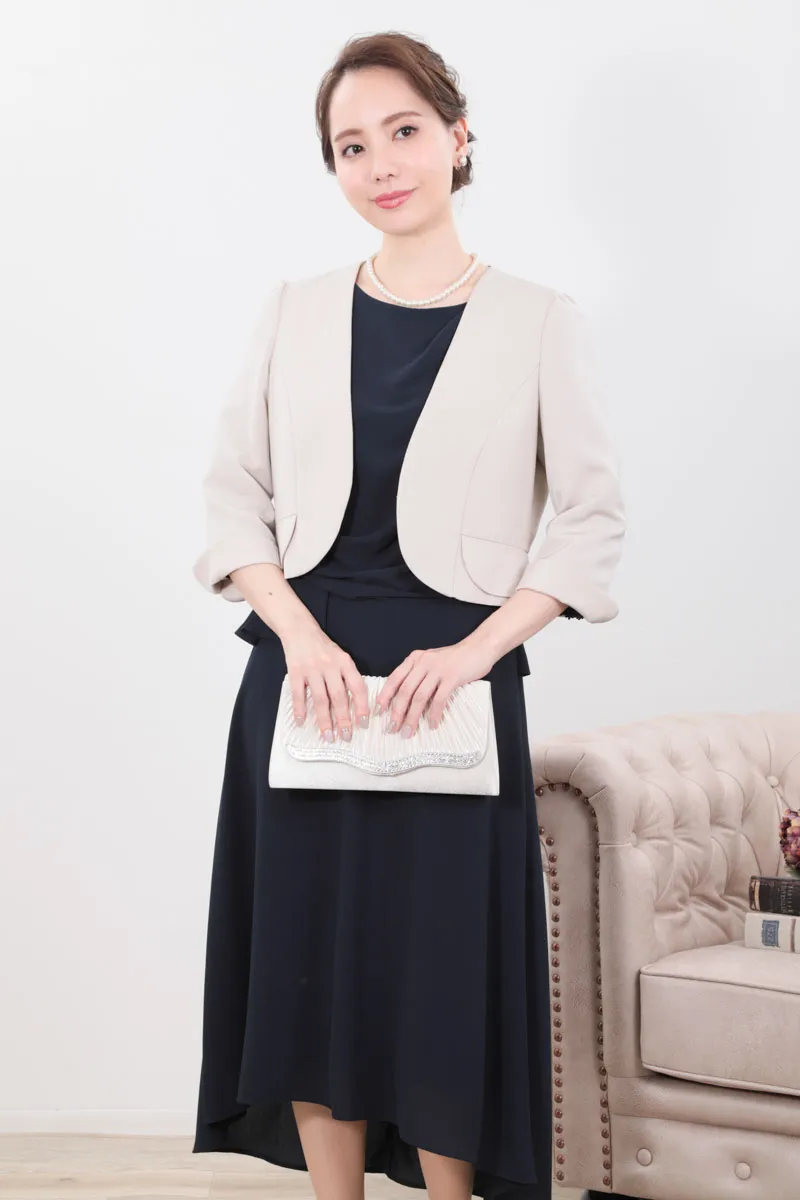 ネイビーのクロシェレース袖ドレープドレス