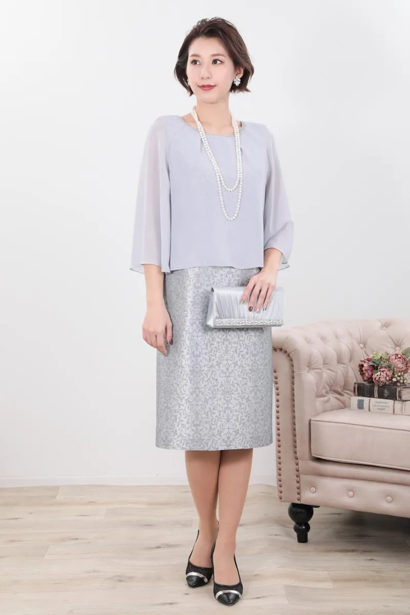 シルバーのシフォントップス付きIラインドレス