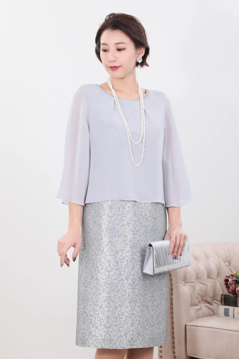 シルバーのシフォントップス付きIラインドレス