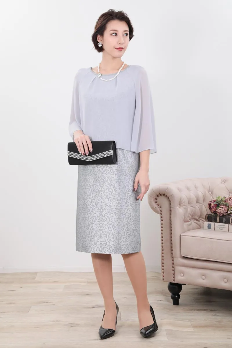 シルバーのシフォントップス付きIラインドレス