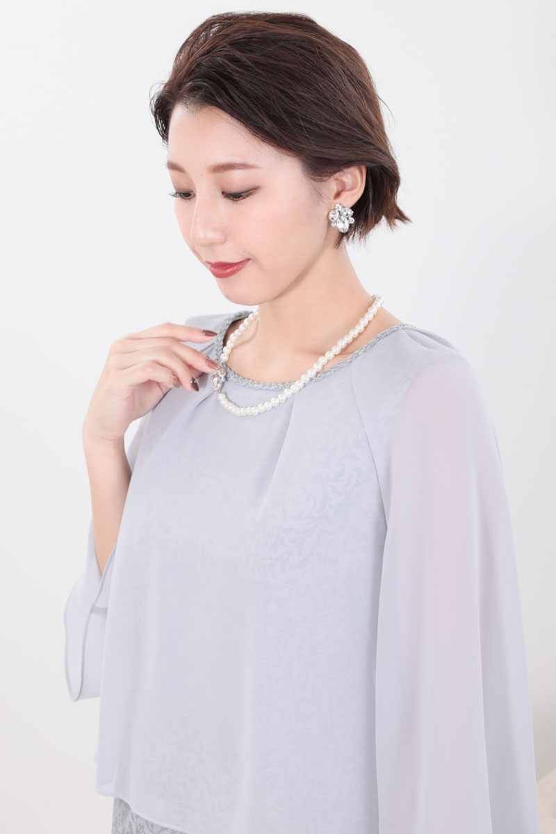 シルバーのシフォントップス付きIラインドレス