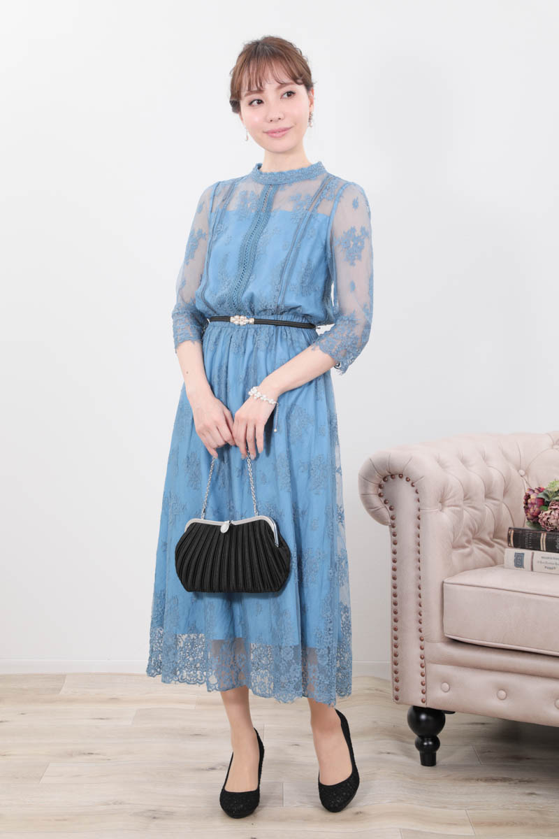 ブルーのクラシカルミックスレースドレス