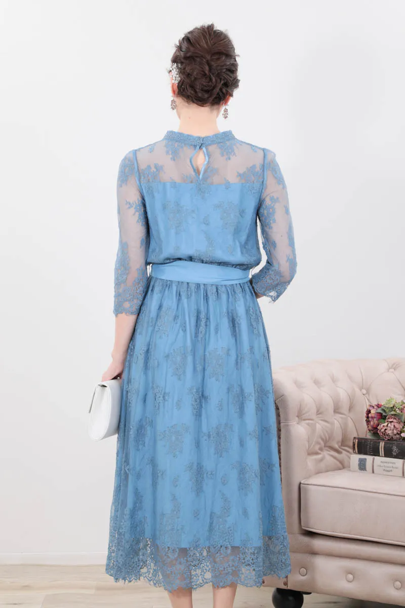 ブルーのクラシカルミックスレースドレス