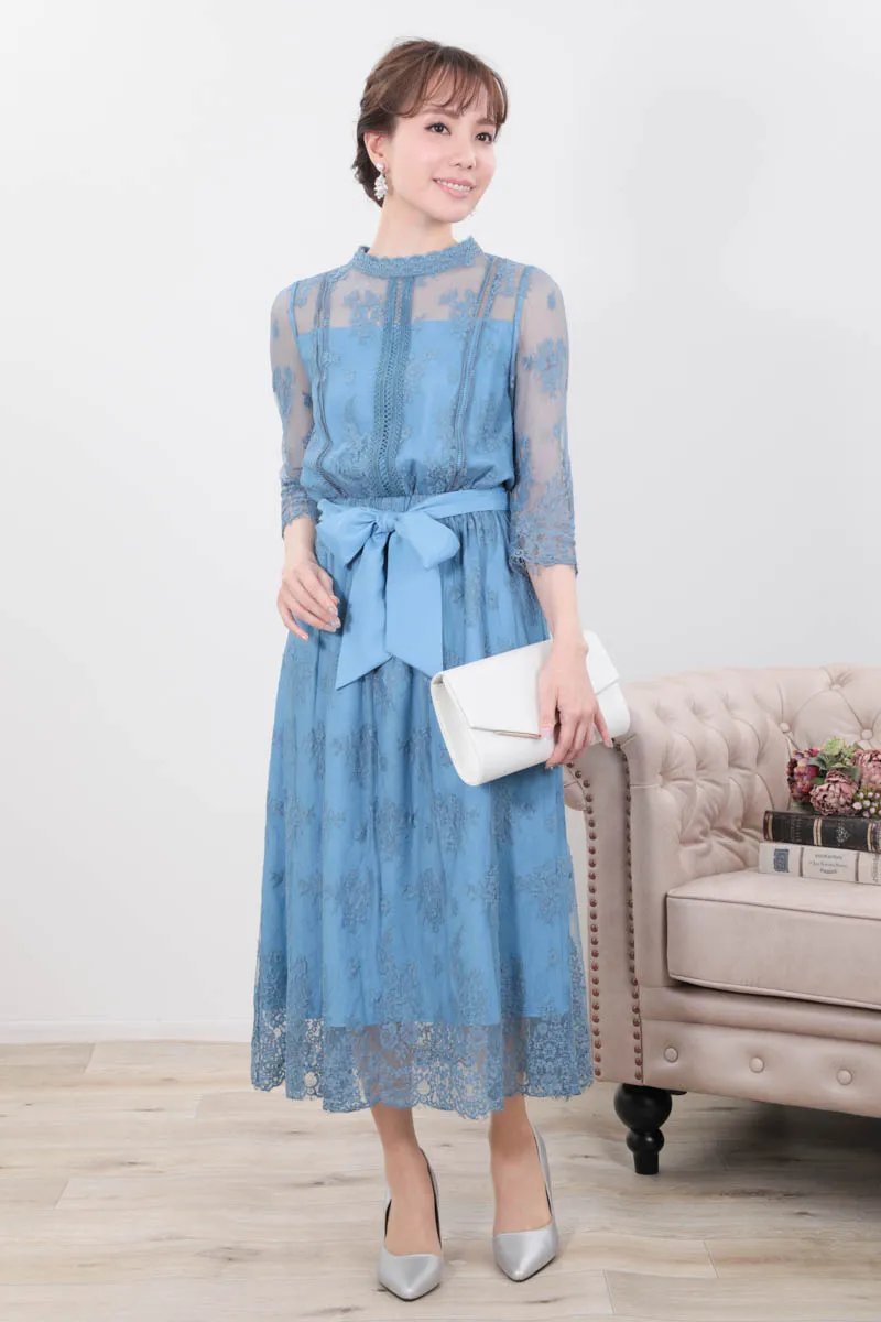 ブルーのクラシカルミックスレースドレス