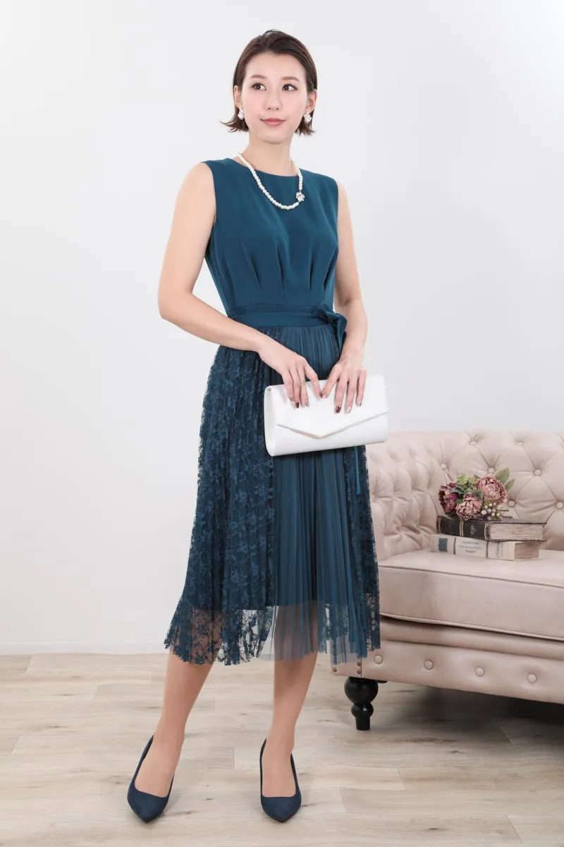 ブルーグリーンのレース巻きスカート付きドレス