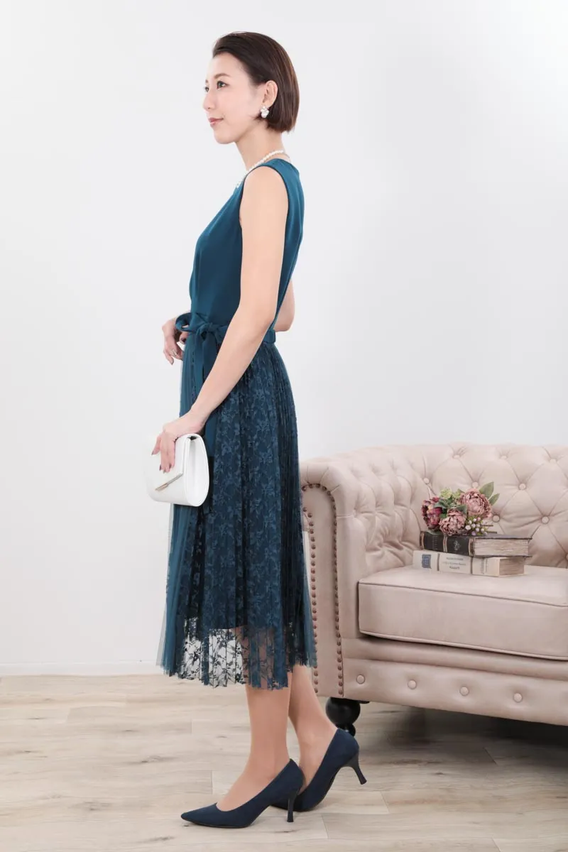 ブルーグリーンのレース巻きスカート付きドレス