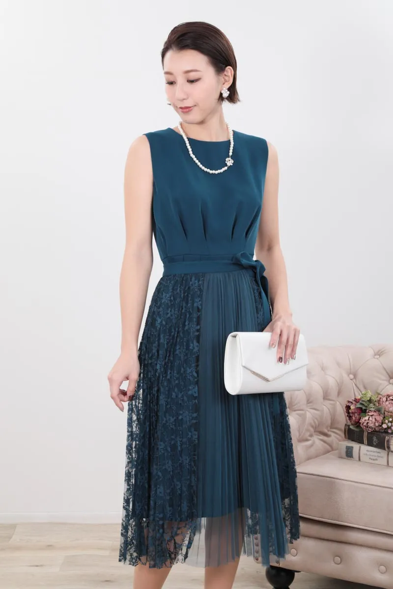 ブルーグリーンのレース巻きスカート付きドレス