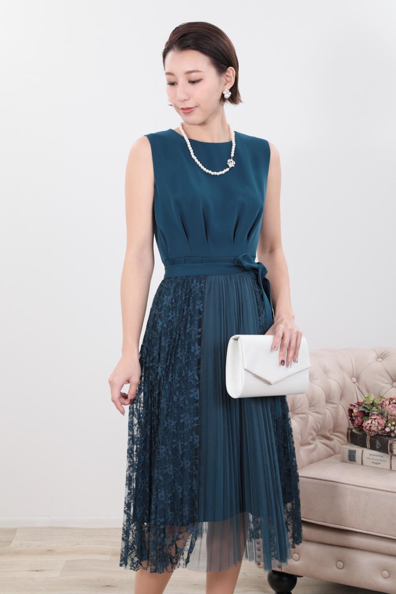 ブルーグリーンのレース巻きスカート付きドレス