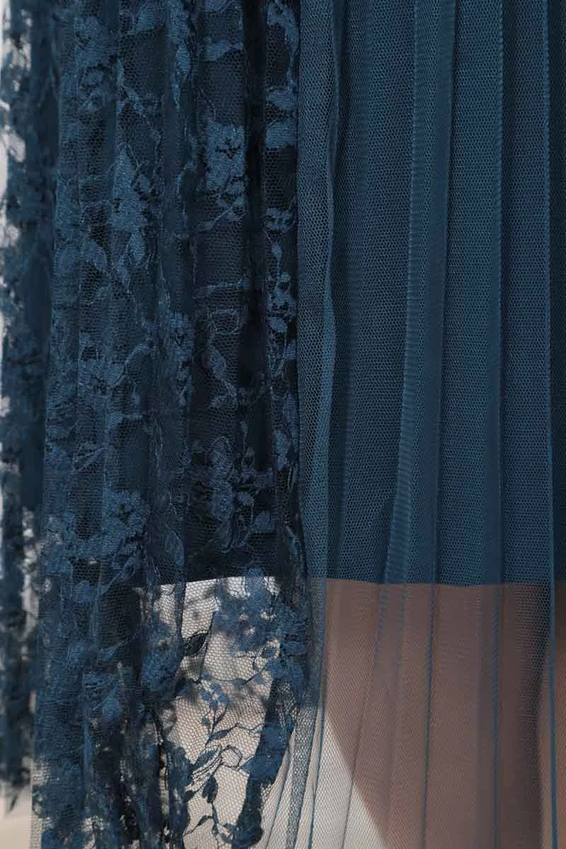 ブルーグリーンのレース巻きスカート付きドレス