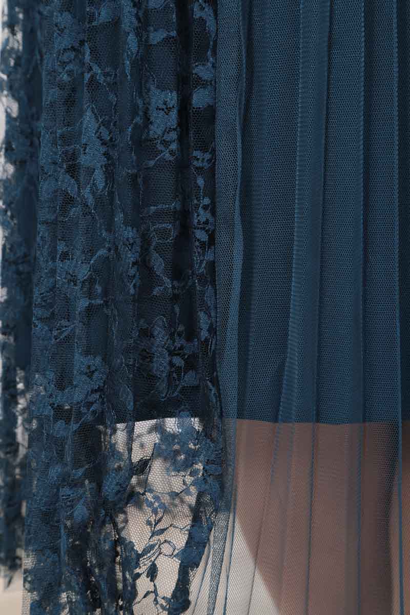 ブルーグリーンのレース巻きスカート付きドレス