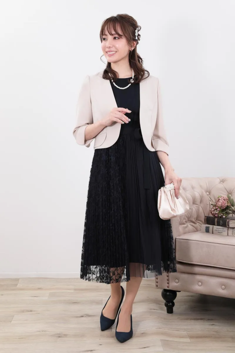 ネイビーのレース巻きスカート付きドレス