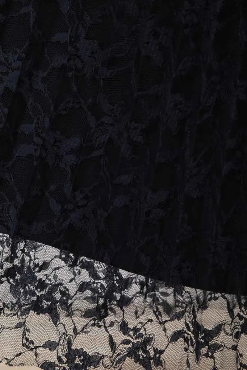 ネイビーのレース巻きスカート付きドレス