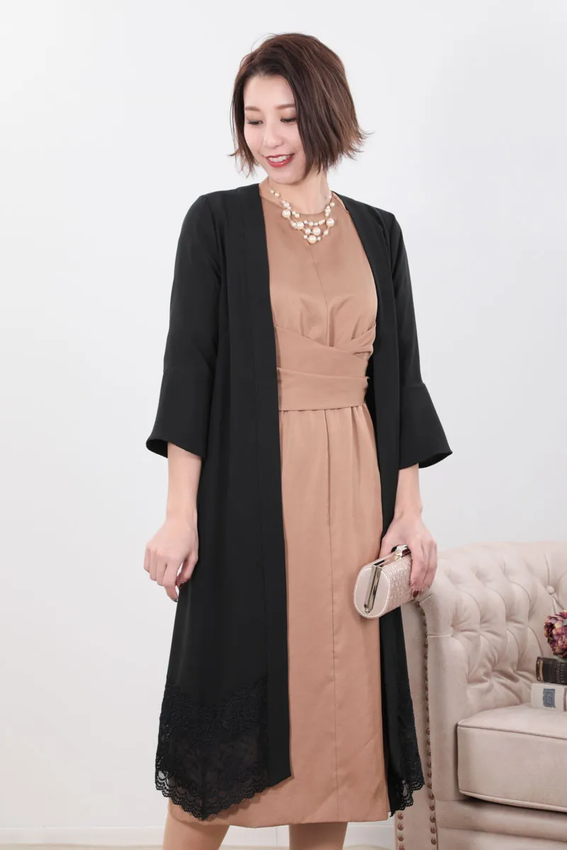 キャメルのウエストマークサテンドレス