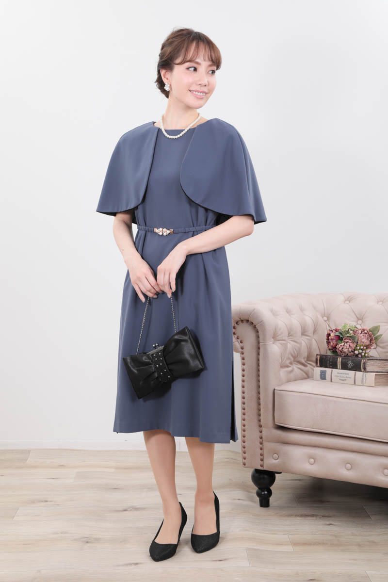ブルーグレーのリバーシブルケープ袖付きAラインドレス