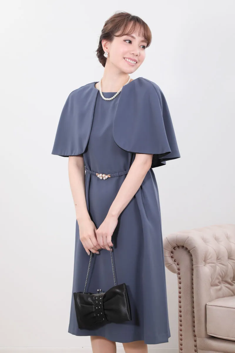 ブルーグレーのリバーシブルケープ袖付きAラインドレス