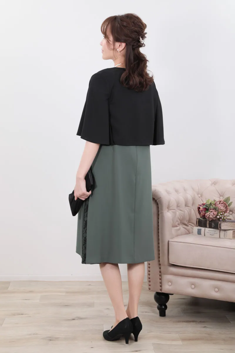 グリーンのリバーシブルケープ袖付きAラインドレス
