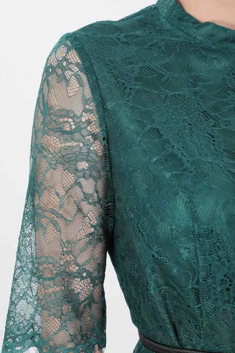 グリーンのプチハイネック総レースドレス