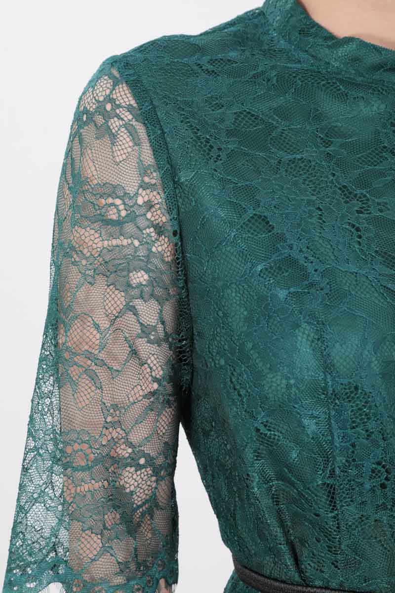 グリーンのプチハイネック総レースドレス