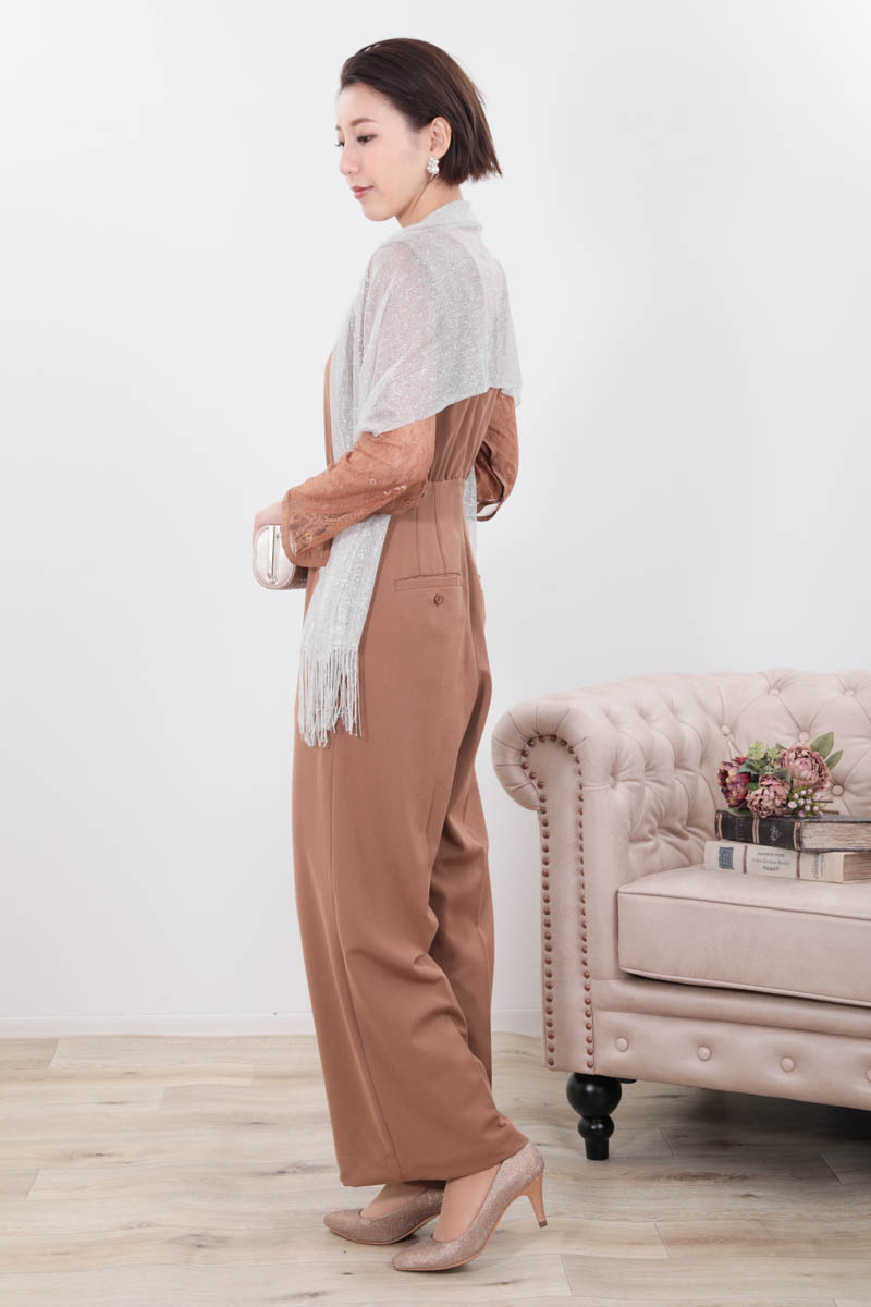 ブラウンのレーススリーブバックオープンパンツドレス