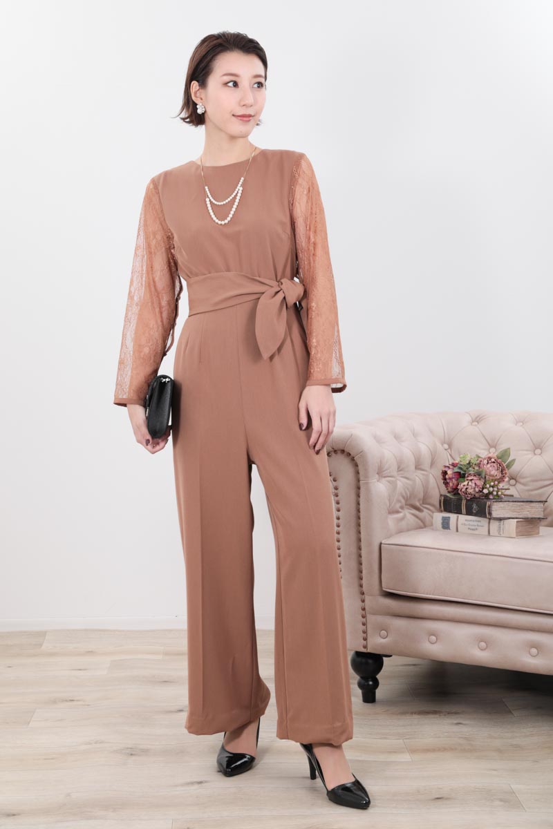 ブラウンのレーススリーブバックオープンパンツドレス