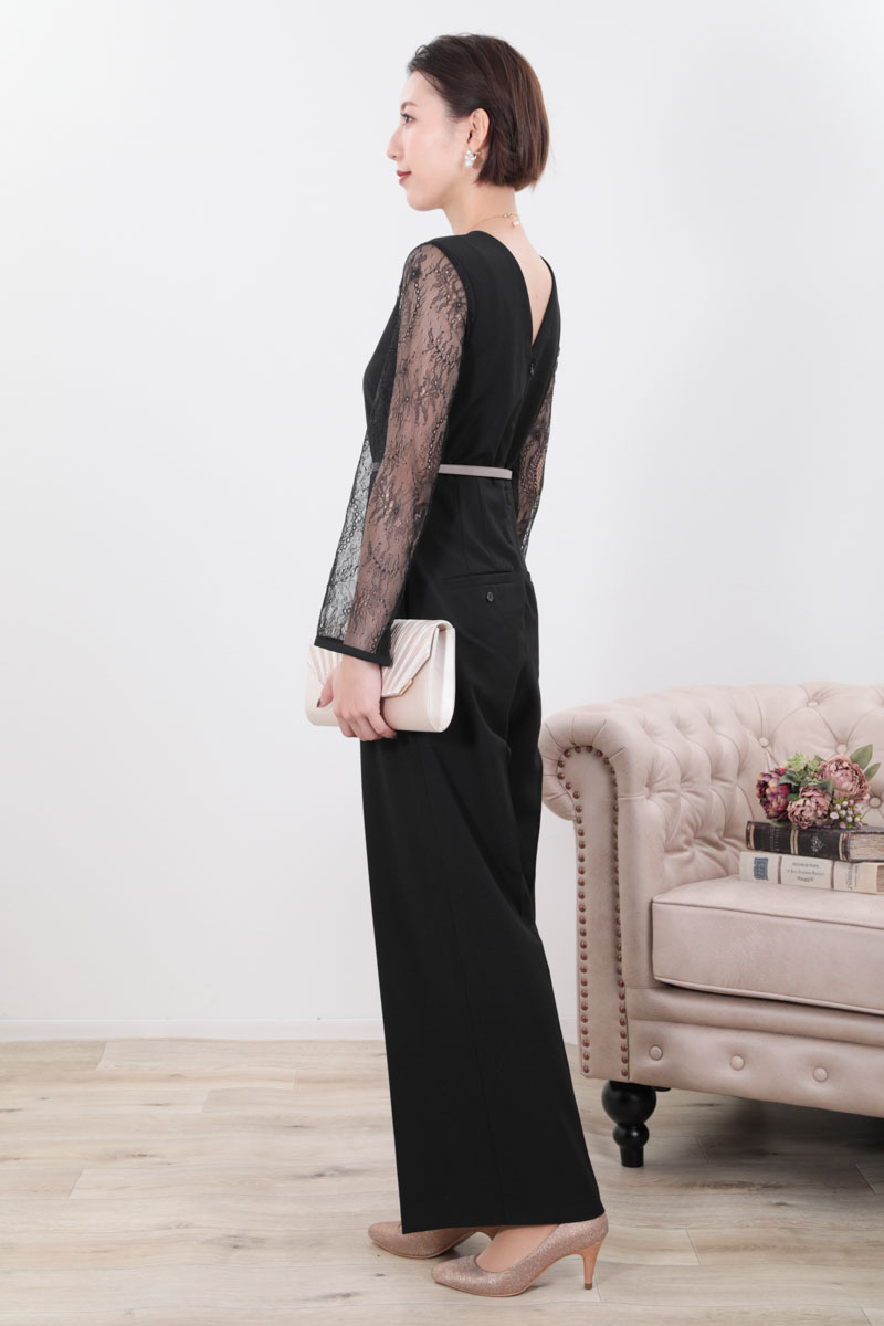 ブラックのレーススリーブバックオープンパンツドレス