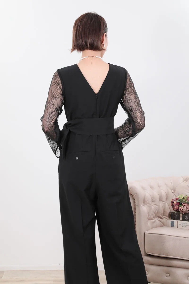 ブラックのレーススリーブバックオープンパンツドレス