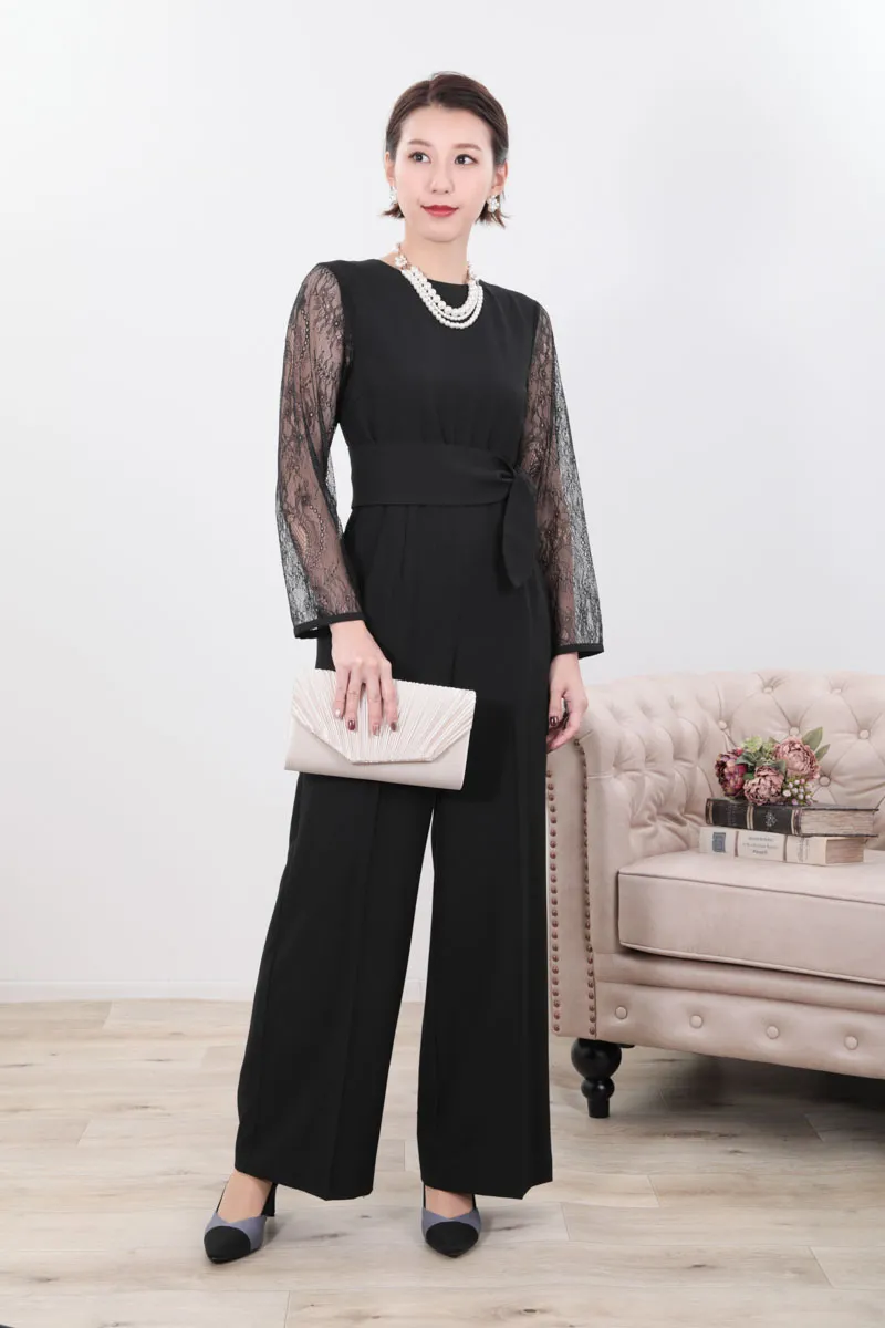 ブラックのレーススリーブバックオープンパンツドレス