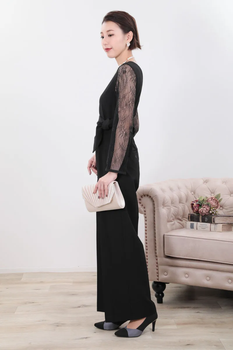 ブラックのレーススリーブバックオープンパンツドレス