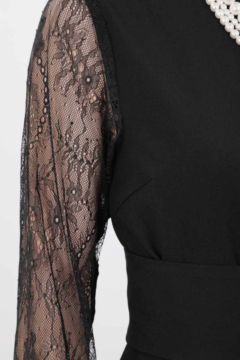 ブラックのレーススリーブバックオープンパンツドレス