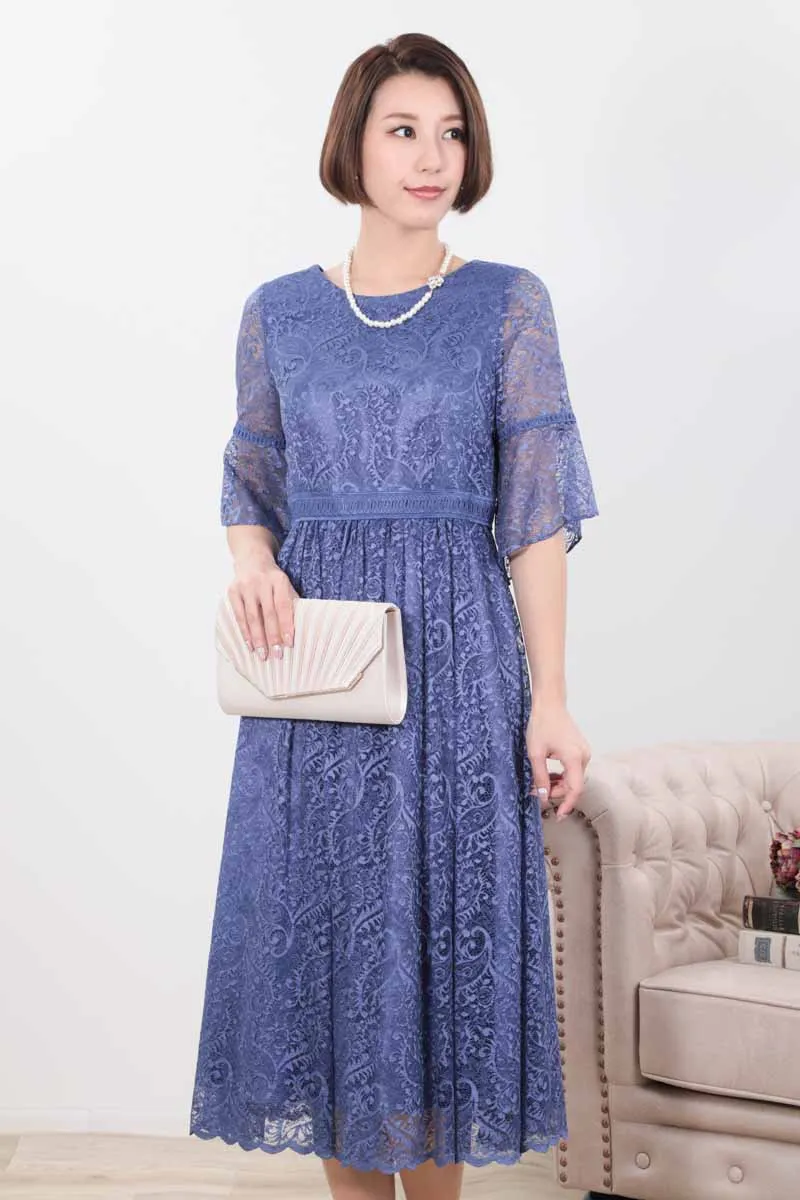 ブルーのフレアスリーブペイズリーレースドレス