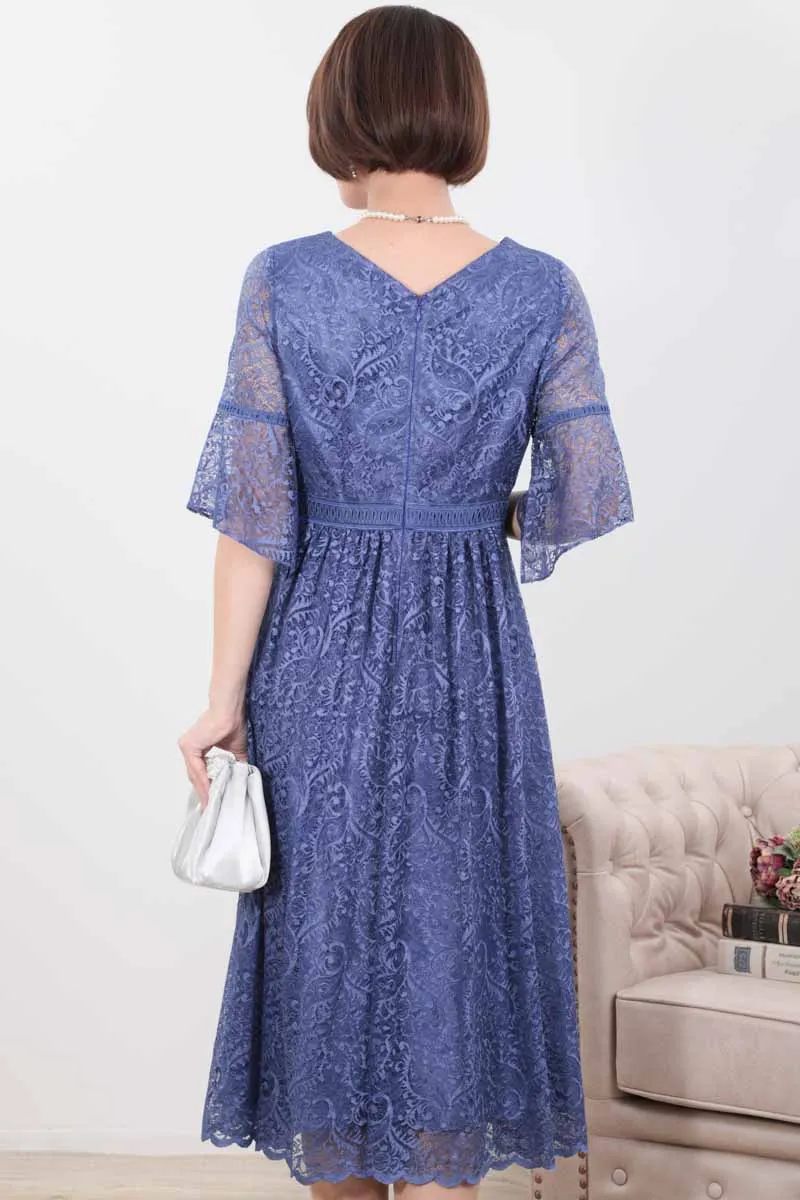 ブルーのフレアスリーブペイズリーレースドレス