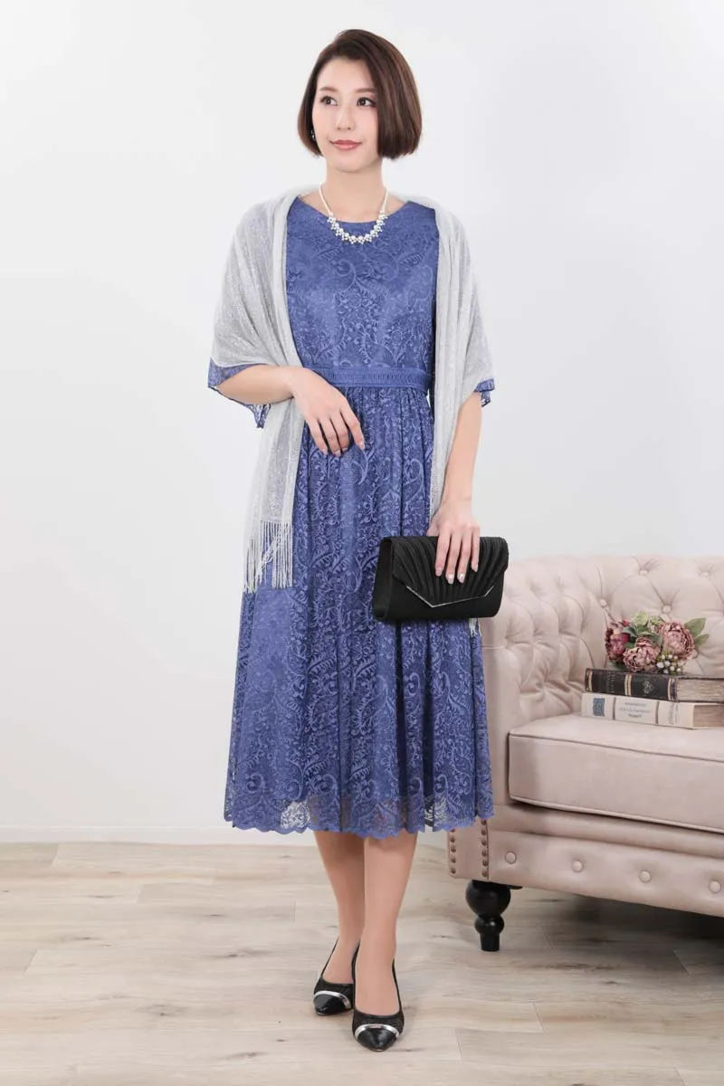 ブルーのフレアスリーブペイズリーレースドレス