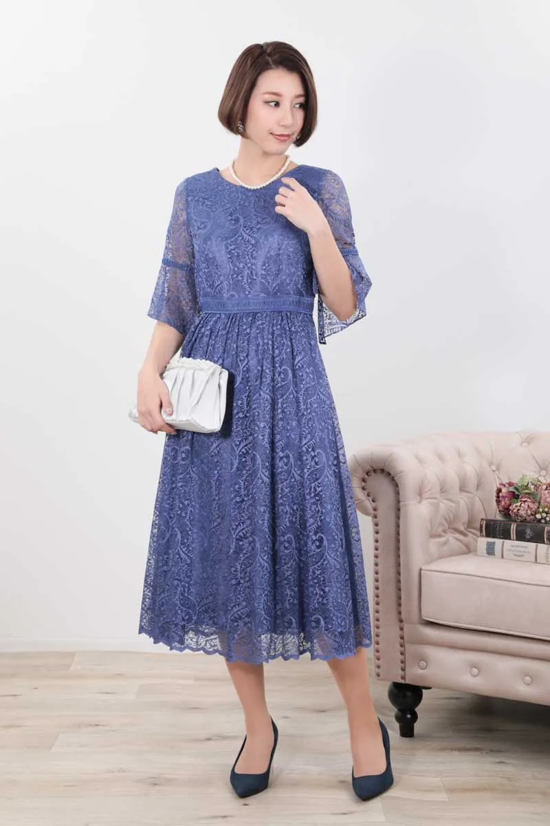 ブルーのフレアスリーブペイズリーレースドレス