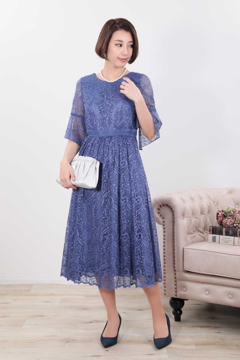ブルーのフレアスリーブペイズリーレースドレス