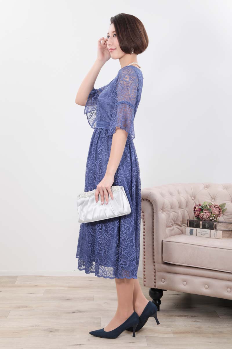 ブルーのフレアスリーブペイズリーレースドレス