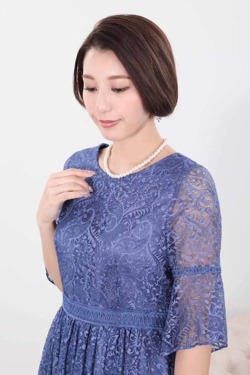 ブルーのフレアスリーブペイズリーレースドレス