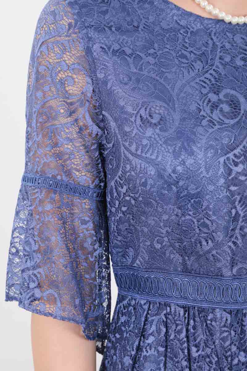 ブルーのフレアスリーブペイズリーレースドレス