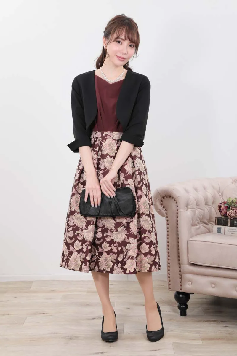 ワインレッドのフラワージャガードカフスドレス