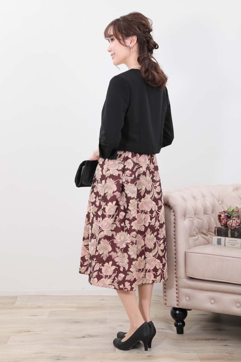 ワインレッドのフラワージャガードカフスドレス