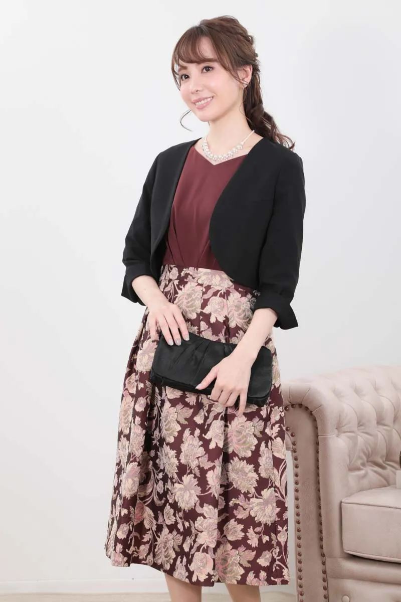 ワインレッドのフラワージャガードカフスドレス