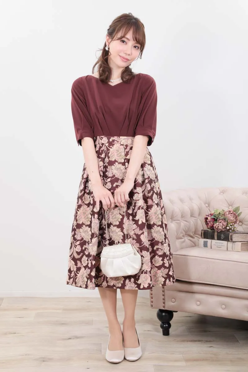 ワインレッドのフラワージャガードカフスドレス
