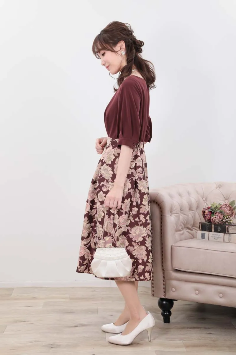 ワインレッドのフラワージャガードカフスドレス