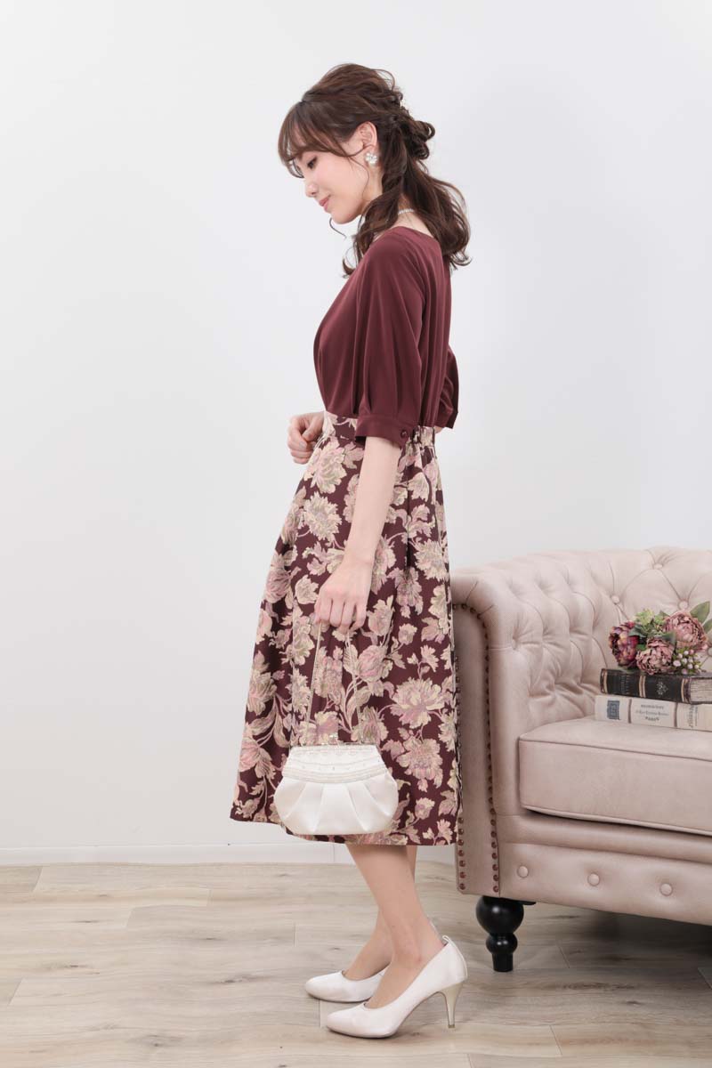 ワインレッドのフラワージャガードカフスドレス