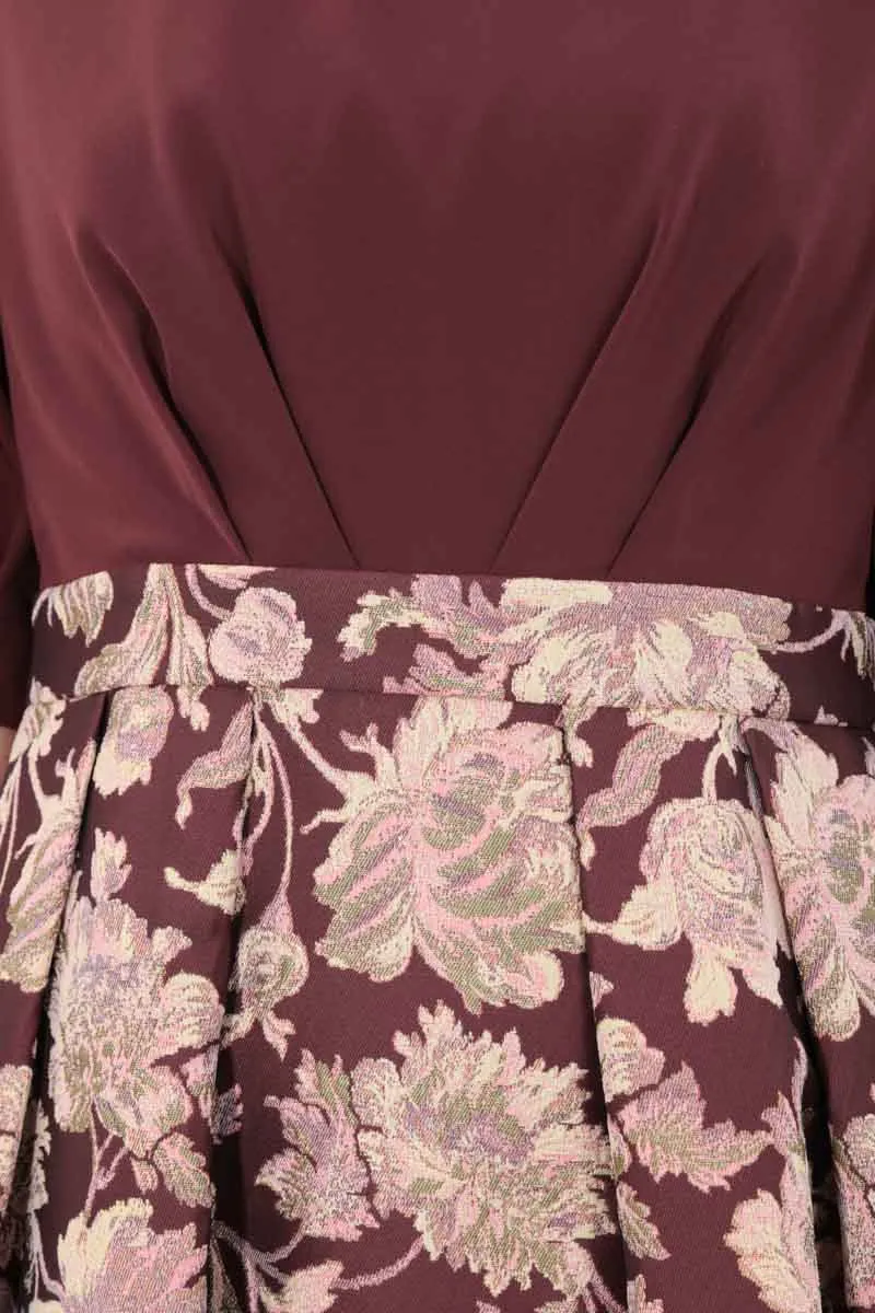 ワインレッドのフラワージャガードカフスドレス