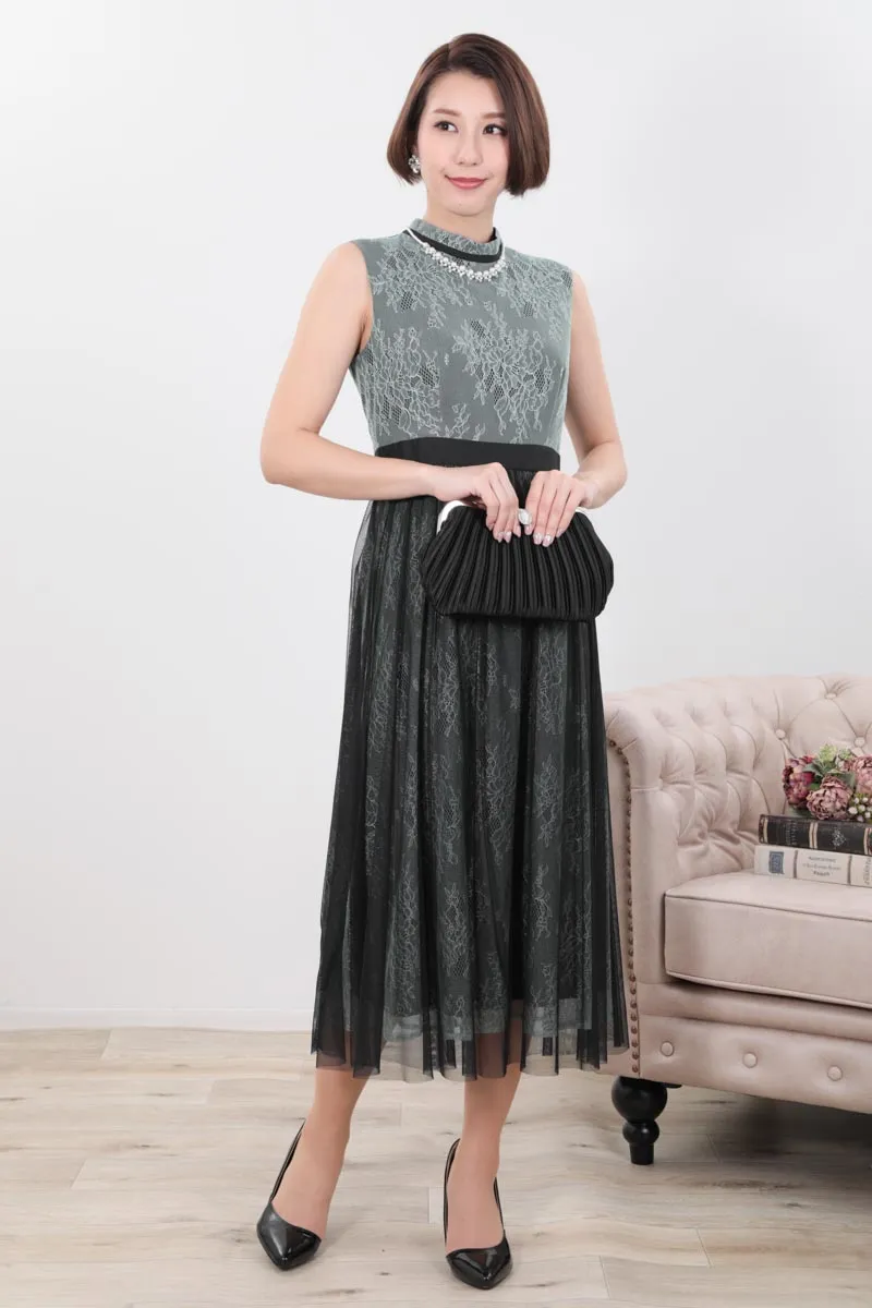 グリーンのチュールレイヤードレースドレス