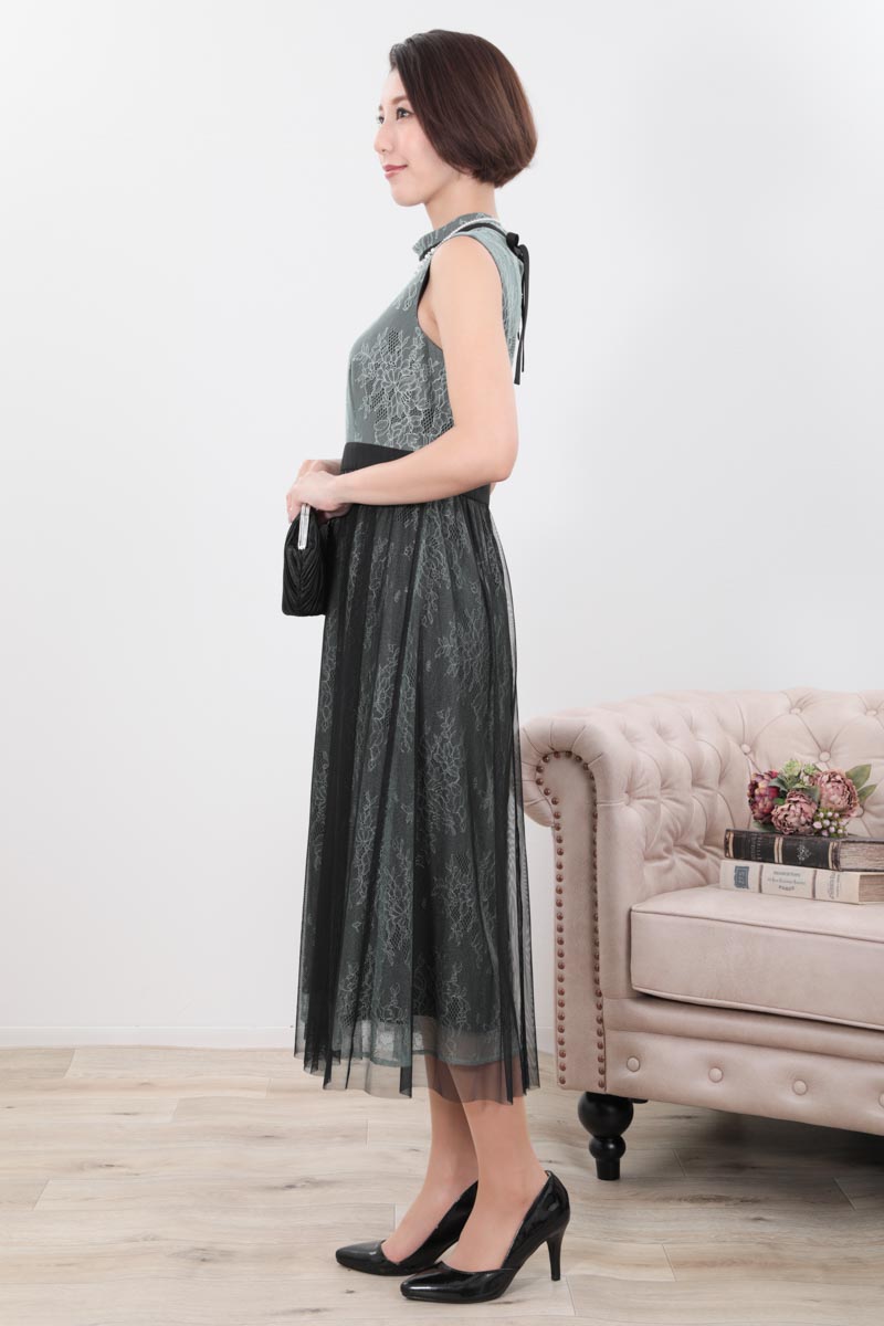 グリーンのチュールレイヤードレースドレス